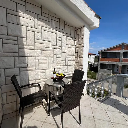 Rosa Apartment