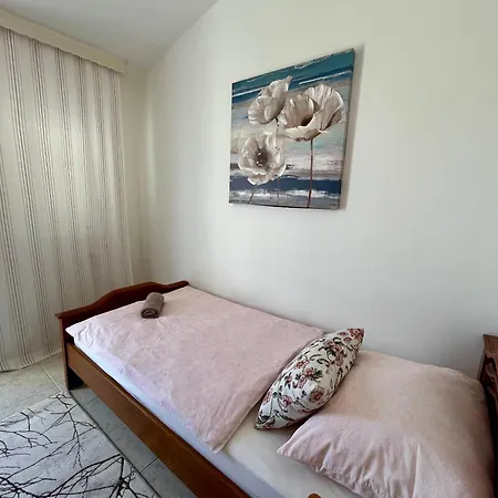 Rosa Apartment Vir