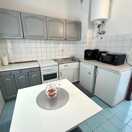 Rosa Apartment